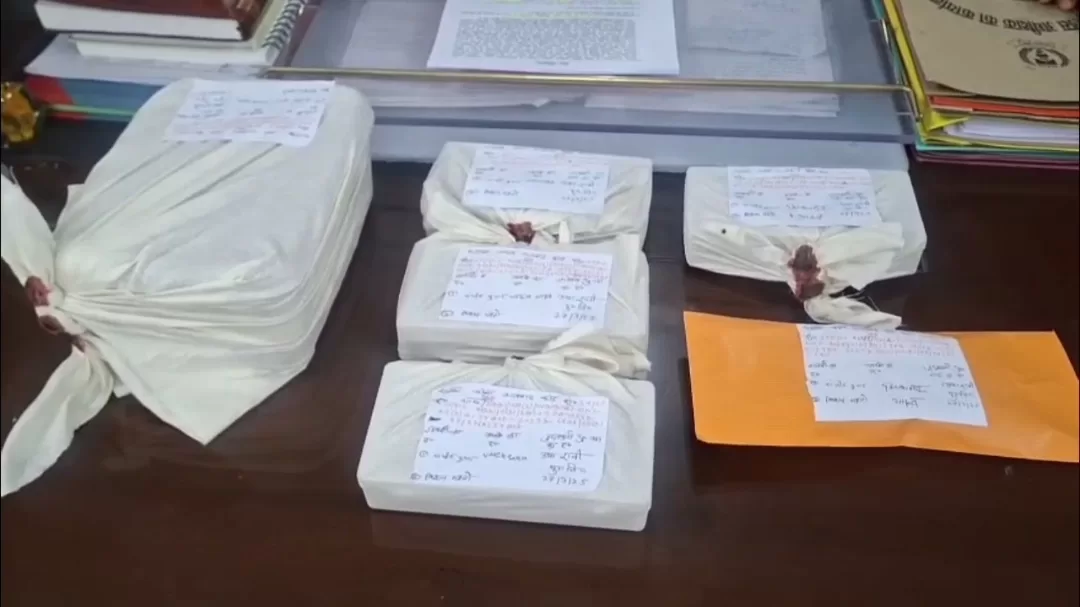 gang members arrested involved in cyber fraud through honey trap in Dhanbad