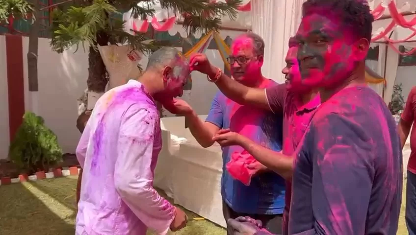 Holi celebration in Latehar SP residence as well as in district headquarters