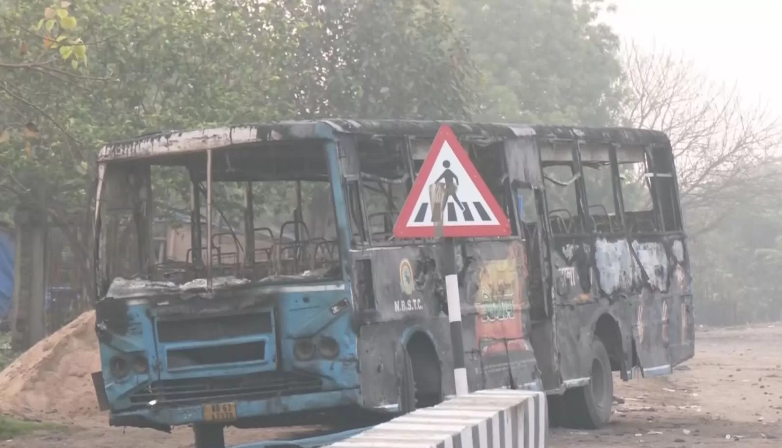 वक्फ कानून को लेकर मुर्शिदाबाद में हिंसा