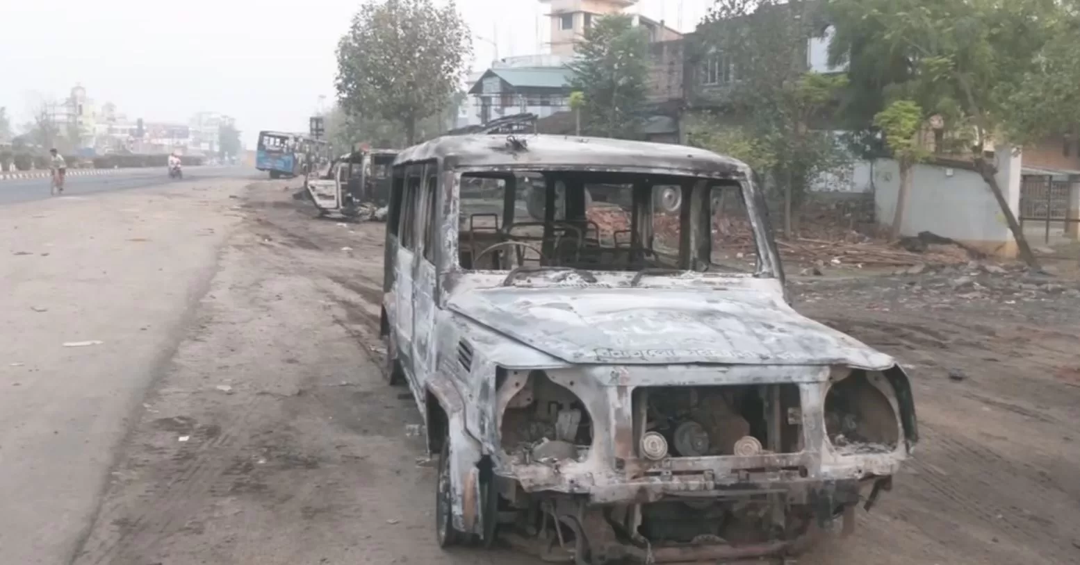 वक्फ कानून को लेकर मुर्शिदाबाद में हिंसा