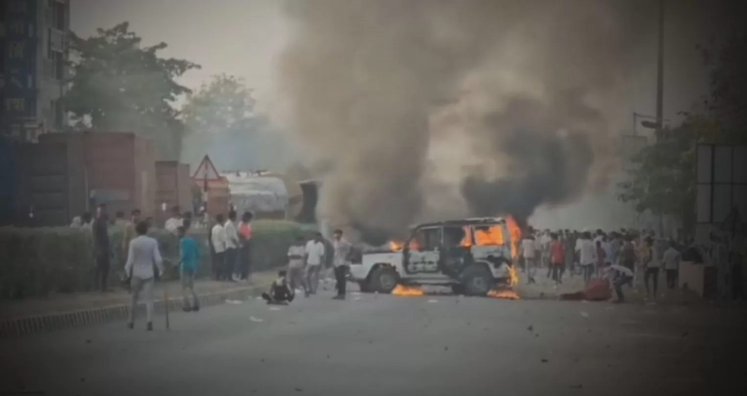 वक्फ कानून को लेकर मुर्शिदाबाद में हिंसा