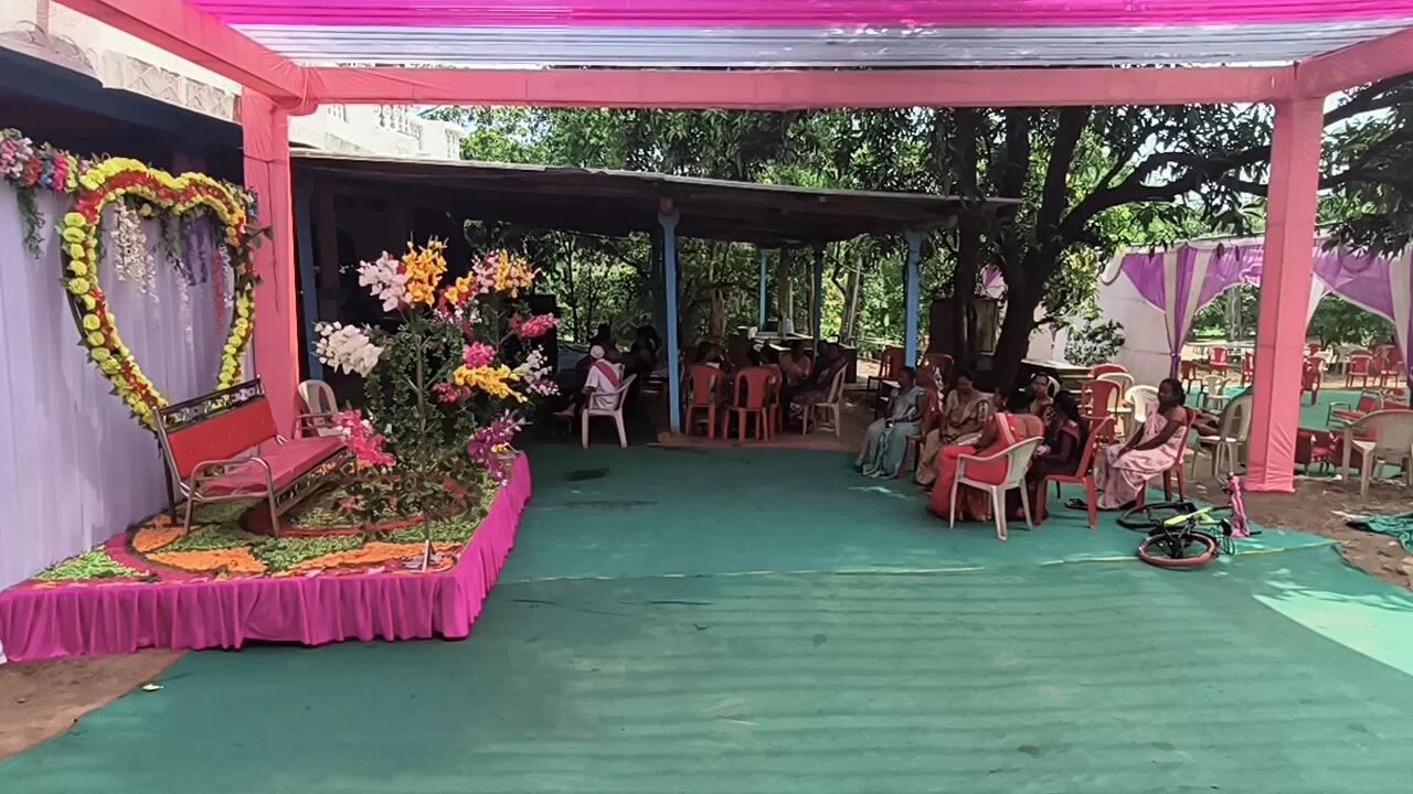 MAN WEDDING WITH TWO GIRLS