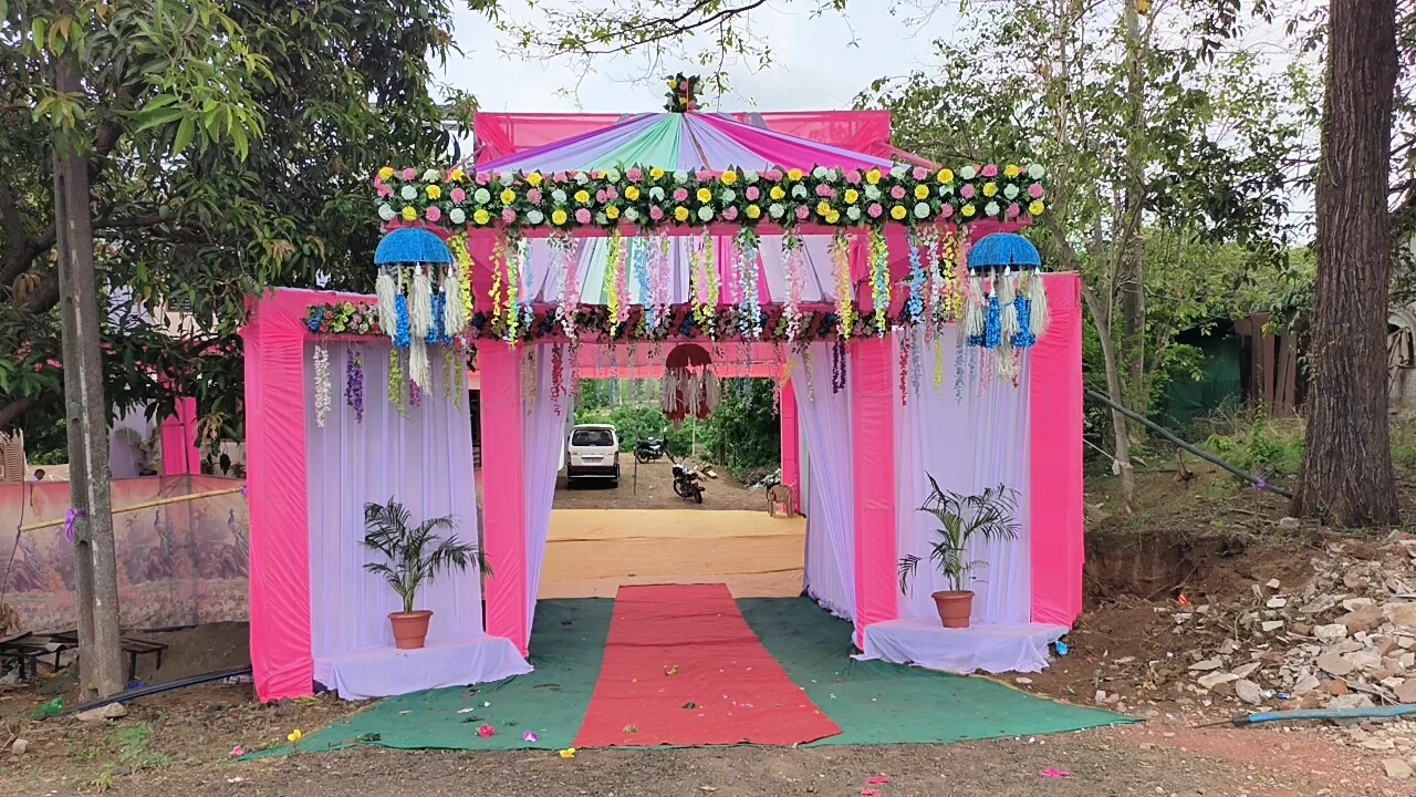 Man wedding with Two Girls