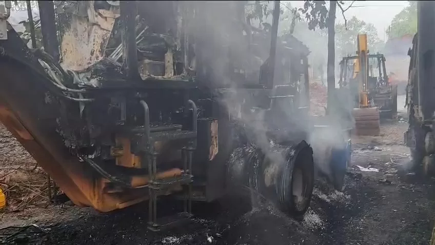 accused burn seven vehicles