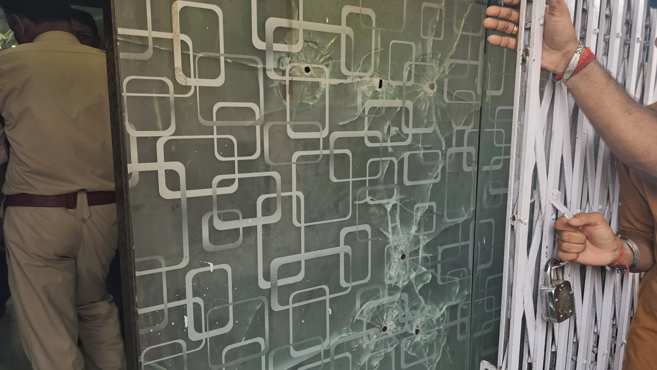 Criminals opened fire at jewellery shop in Hazaribag