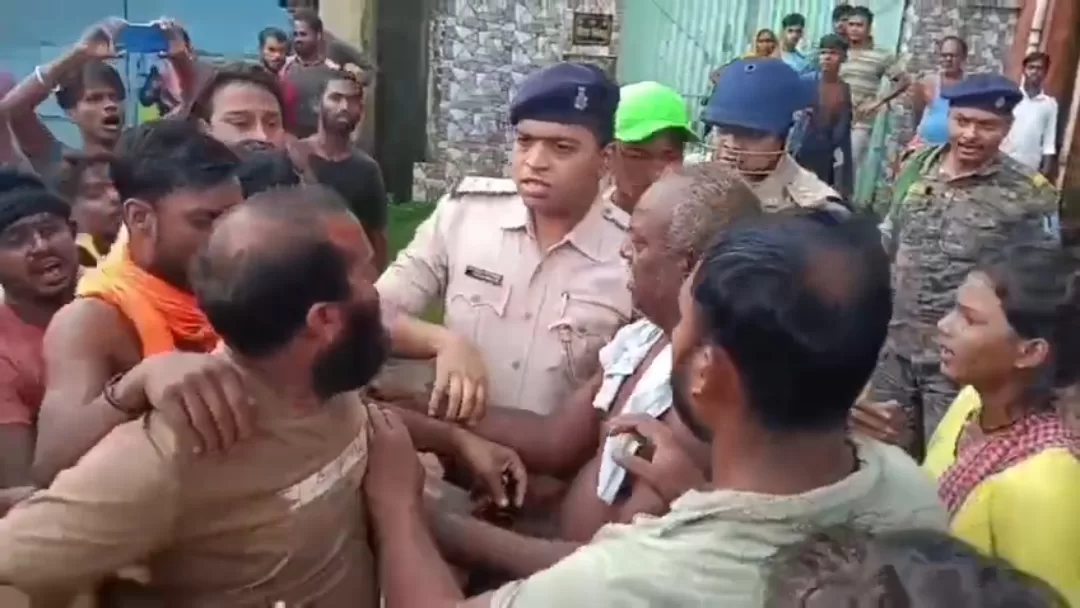 VIOLENT CLASH BETWEEN TWO GROUPS