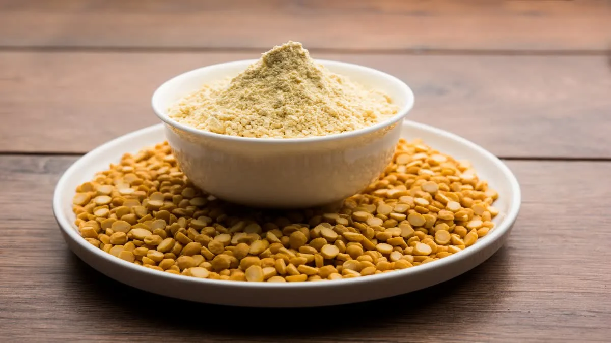 Multani mitti or besan ? Which remedy will help you keep your skin glowing this Diwali?Multani mitti or besan ? Which remedy will help you keep your skin glowing this Diwali?