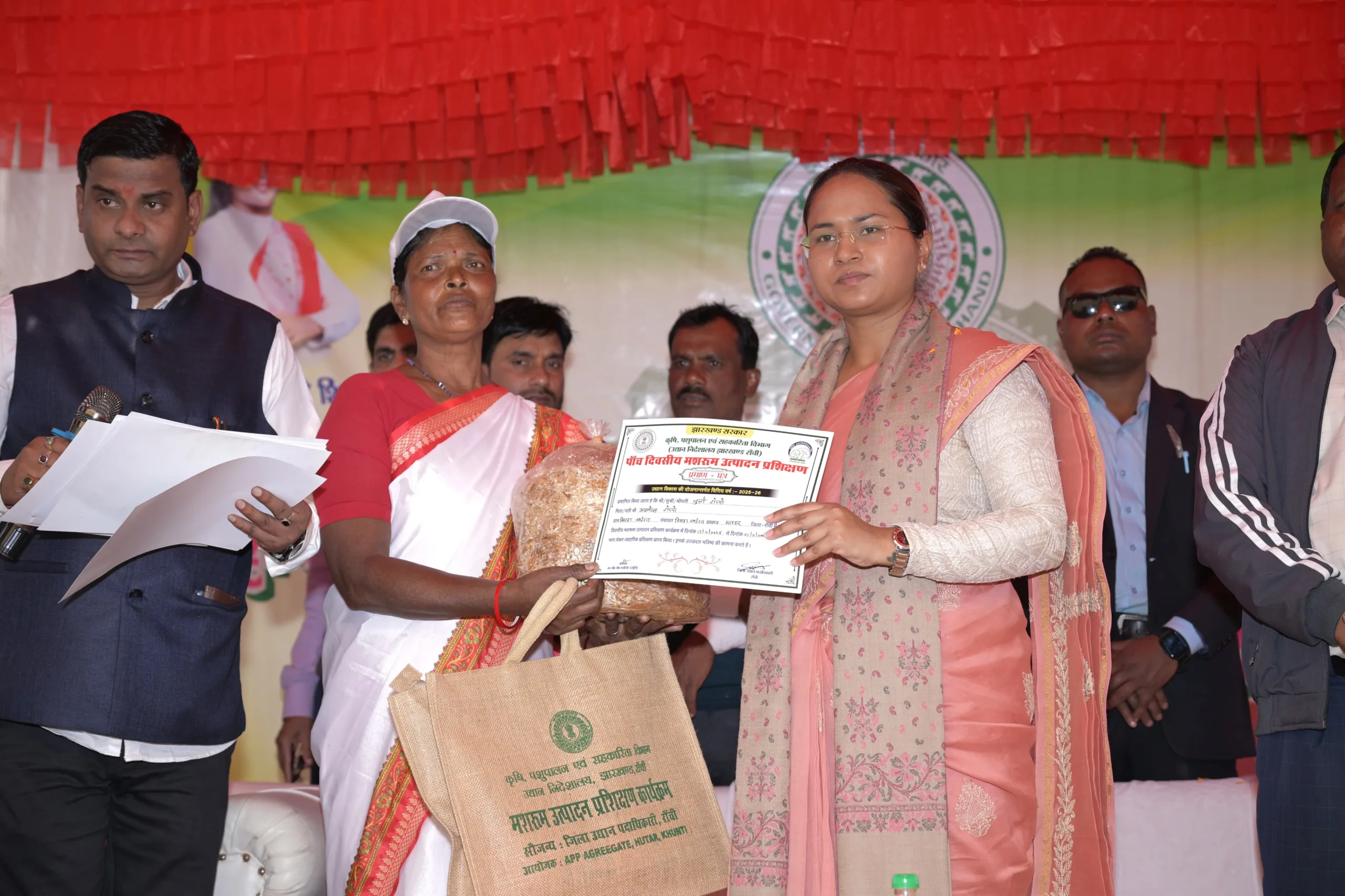 Agriculture Minister Shilpi Neha Tirkey participated in Horticulture Training Workshop cum Input Distribution Programme at Mandar in Ranchi