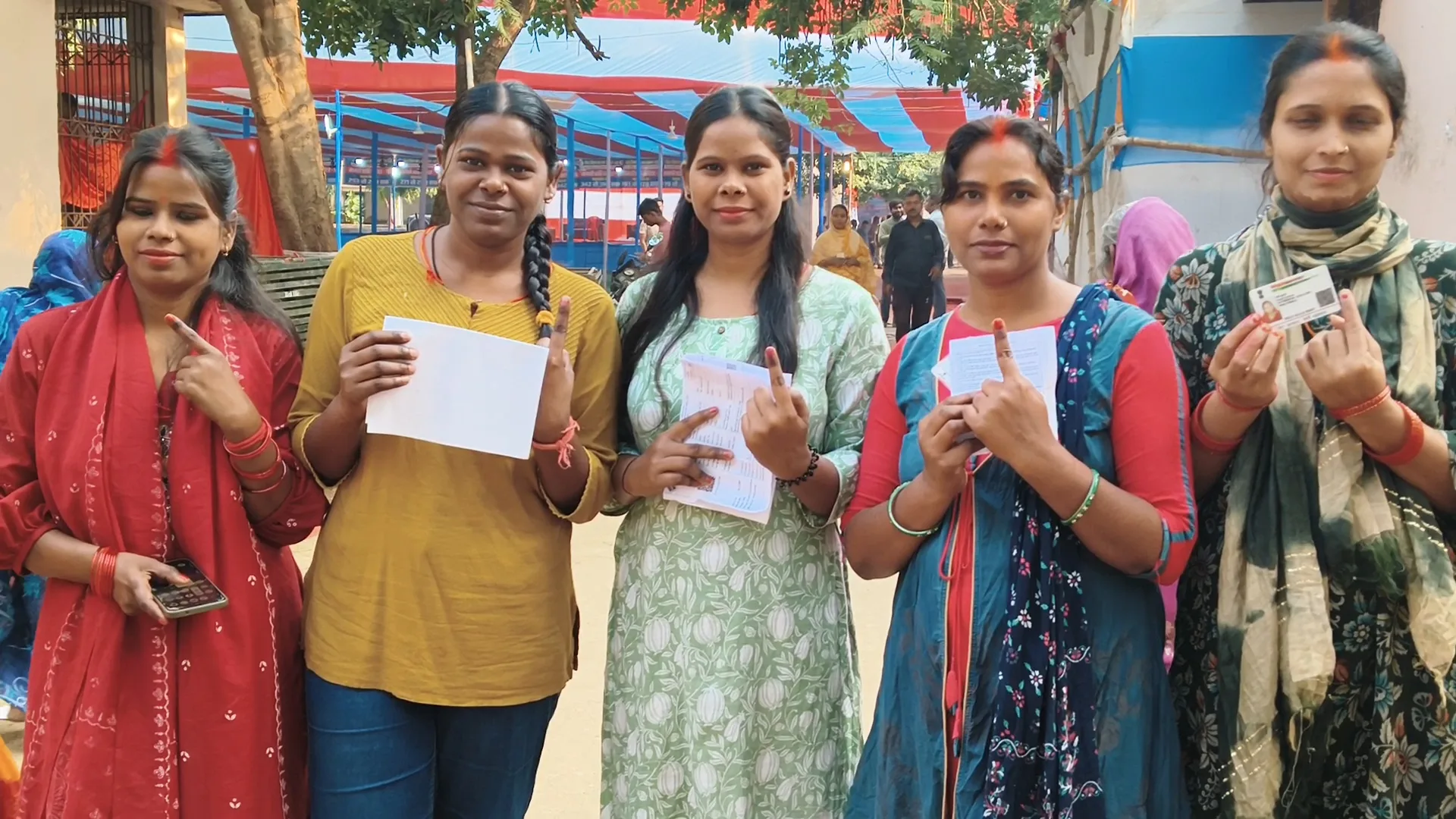 मसौढ़ी निर्वाचन क्षेत्र में वोट करने के बाद फर्स्ट टाइम वोटर