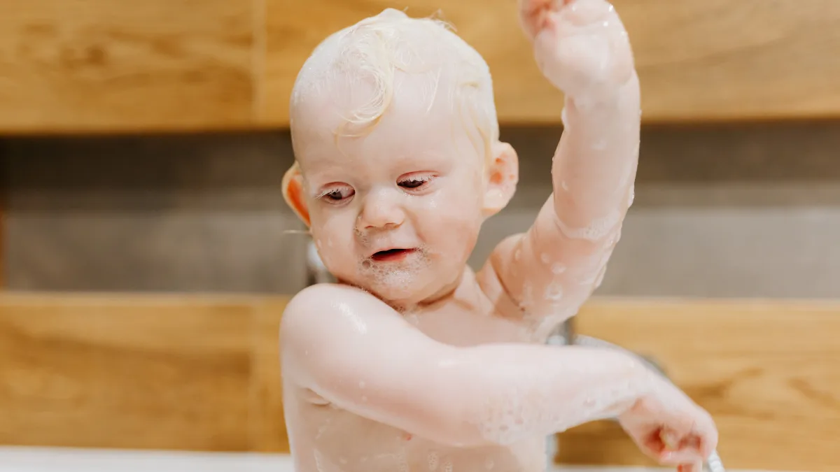 Learn how often you should bathe your children in the winter, according to their age, and what precautions you should take.