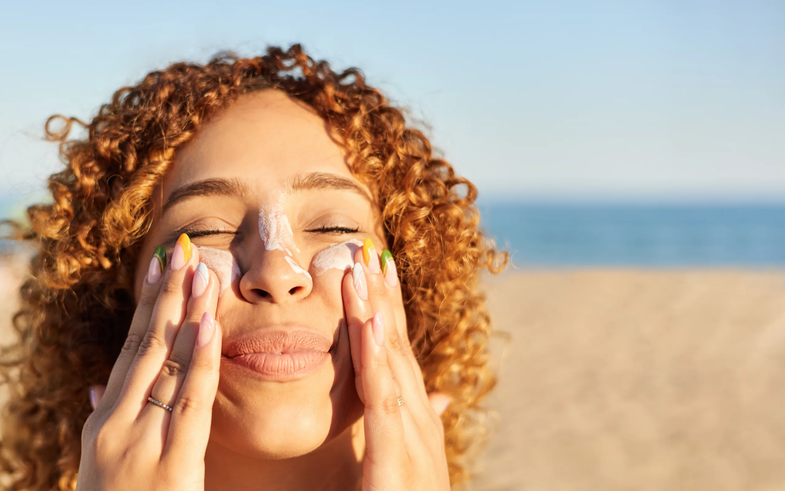 What type of sunscreen should be used during the summer season? How many times a day should it be applied? Find out here.