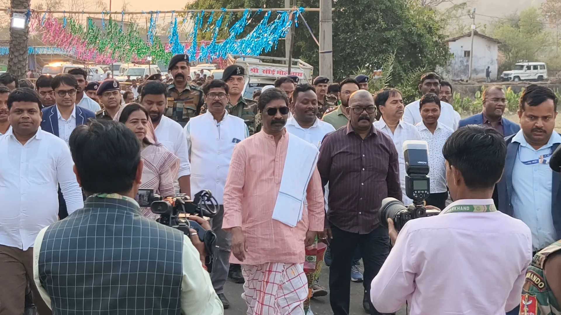 CM Hemant Soren celebrated Baha festival with family and villagers in Nemra of Ramgarh