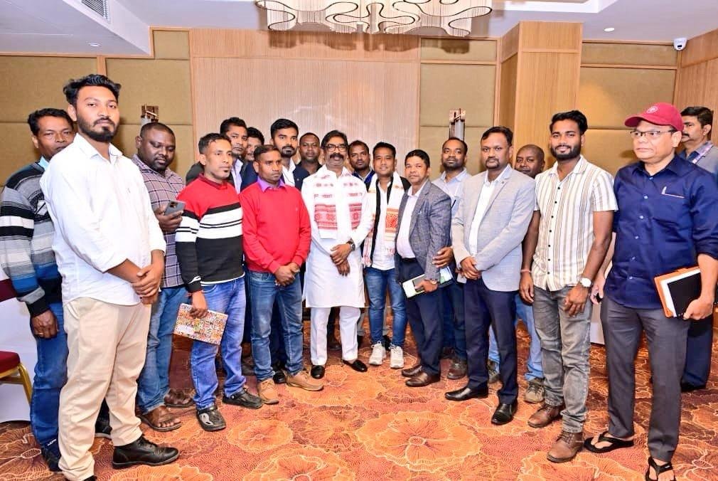 CM Hemant Soren held meeting with JMM workers in Assam