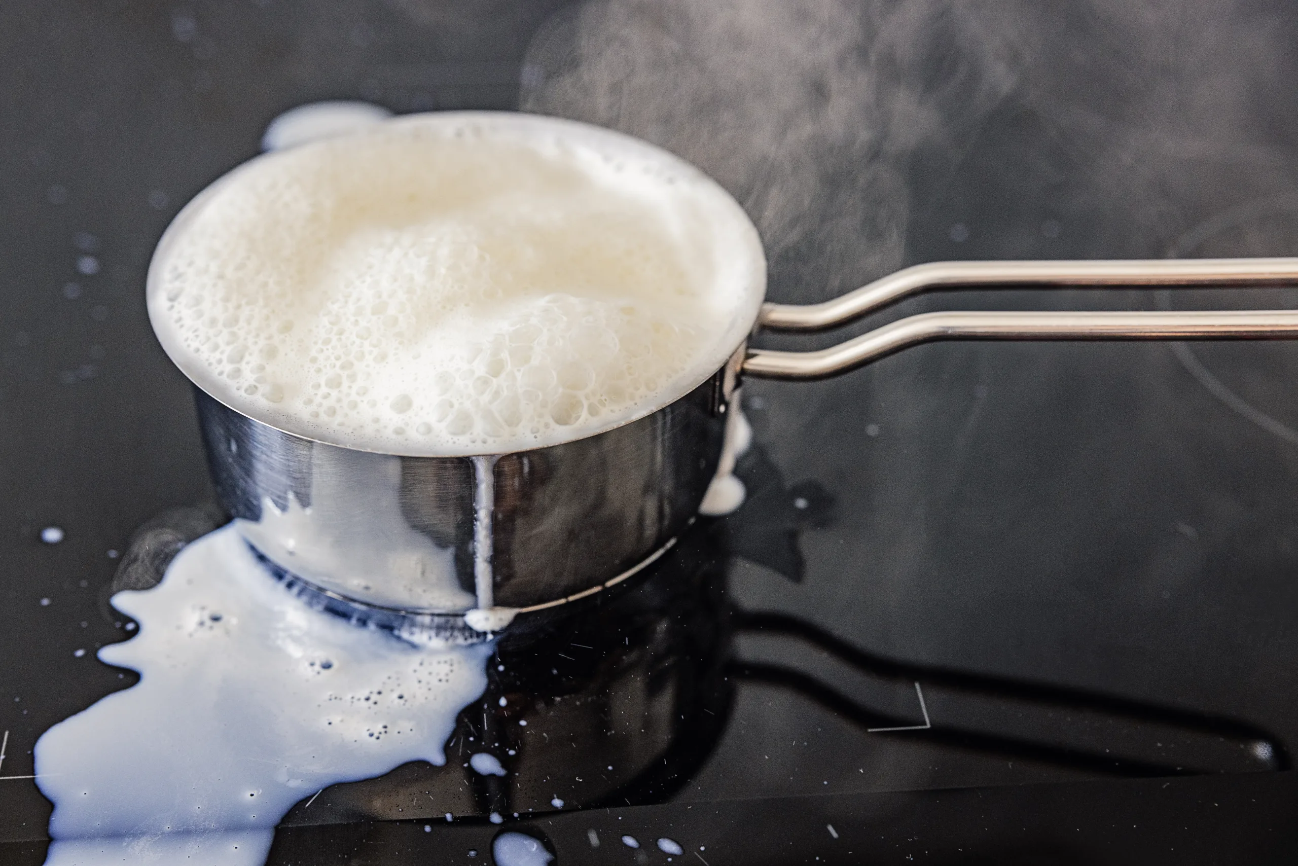 Do you know which vessel is best for boiling milk? Know what the experts say
