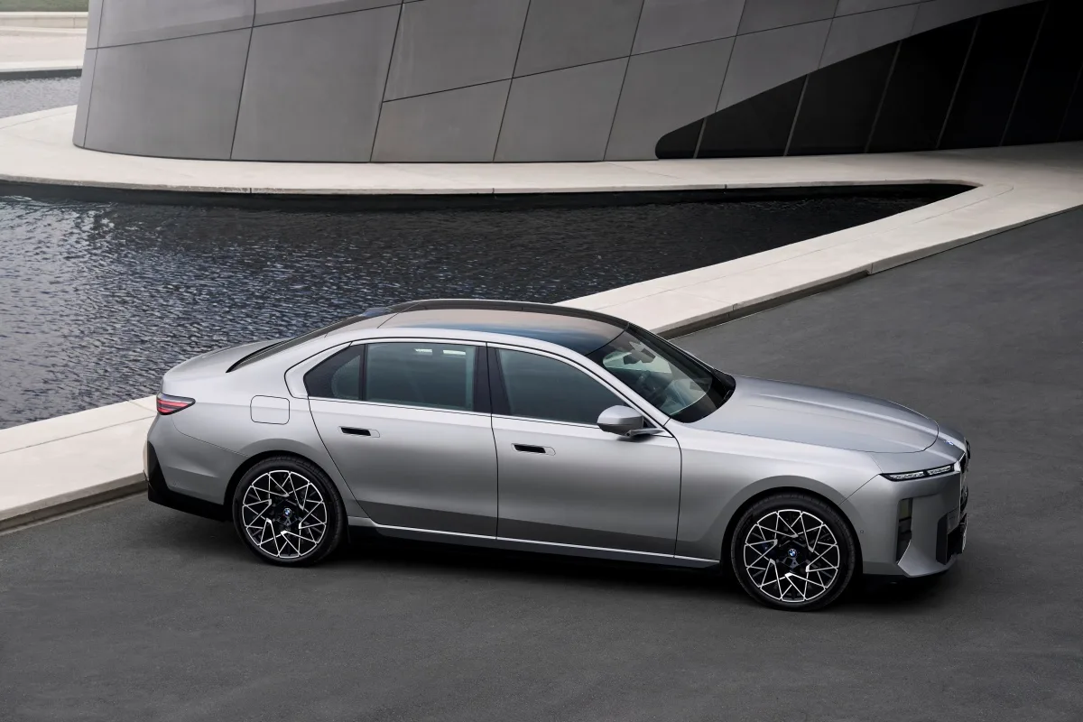 2026 BMW 7 Series Facelift Debuts