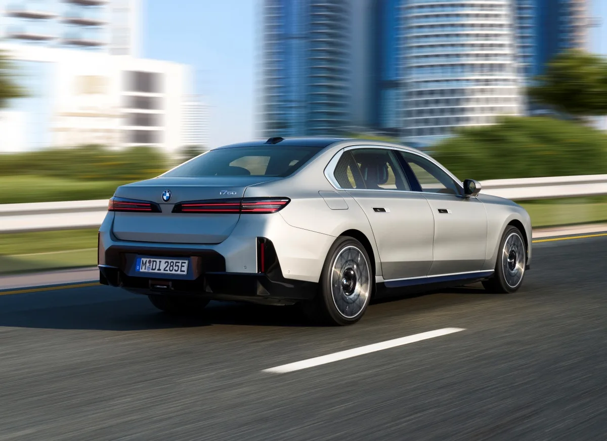 2026 BMW 7 Series Facelift Debuts