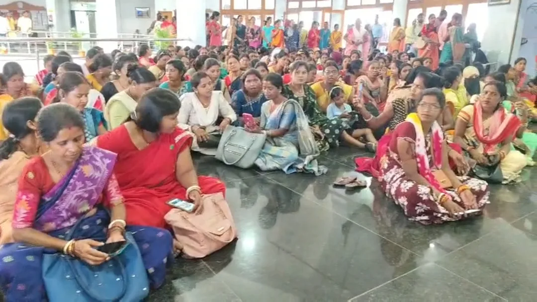 JSLPS WOMEN CADRE ON STRIKE
