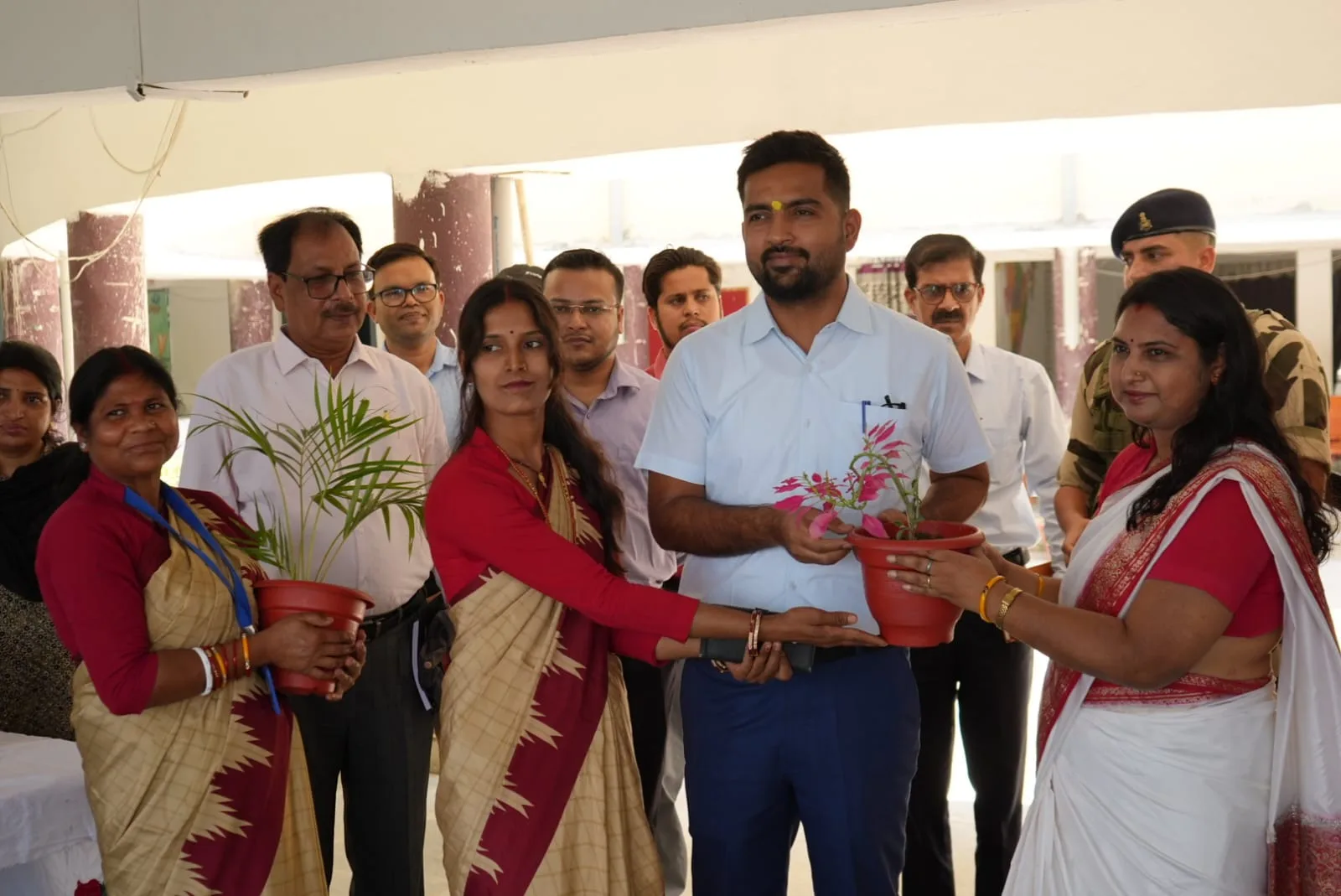 Deputy Commissioner inspected Panki Kasturba School and Block Office in Palamu