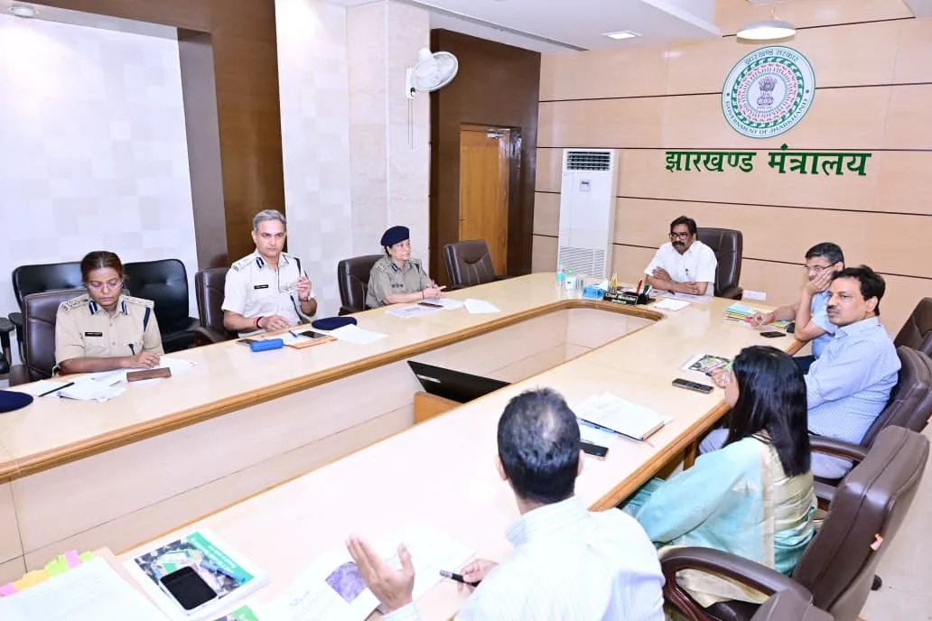 CM Directives to Officials Regarding Construction of Dishom Guru Shibu Soren Residential School in Ranchi