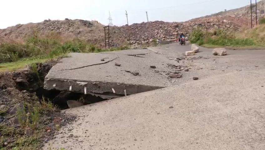 Jharia-Baliapur road condition after landslide