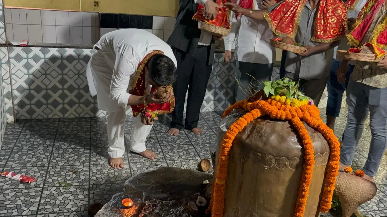 Rajya Sabha candidate Pranav Jha offered prayers at Chhinnamastika temple