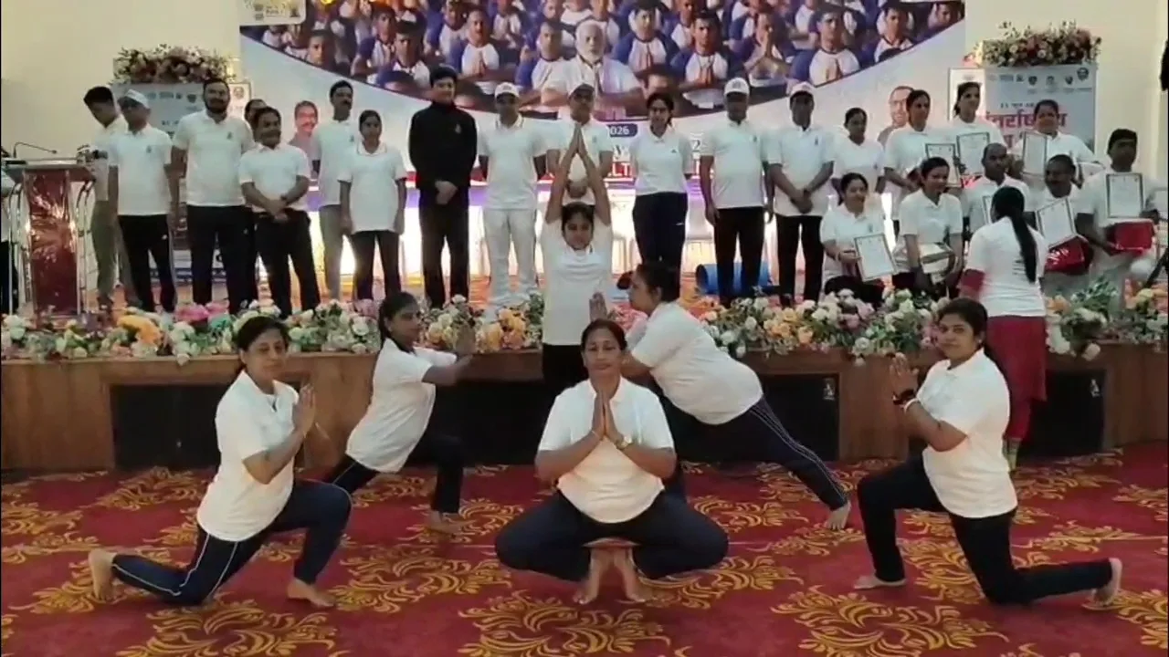 union-minister-annapurna-devi-and-bokaro-administration-exercise-on-international-yoga-day